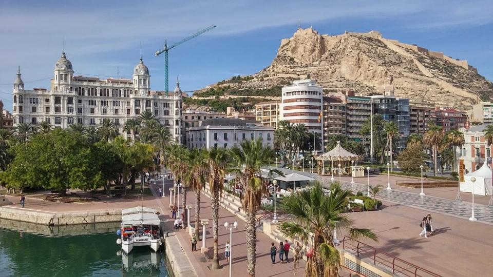 Centrico Y Espacioso Piso En Barrio Tranquilo Apartman Alicante Kültér fotó